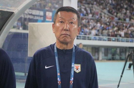 吉鲁在本场比赛罚失一个点球，皮奥利还透露了自己在中场休息时对吉鲁说的话。